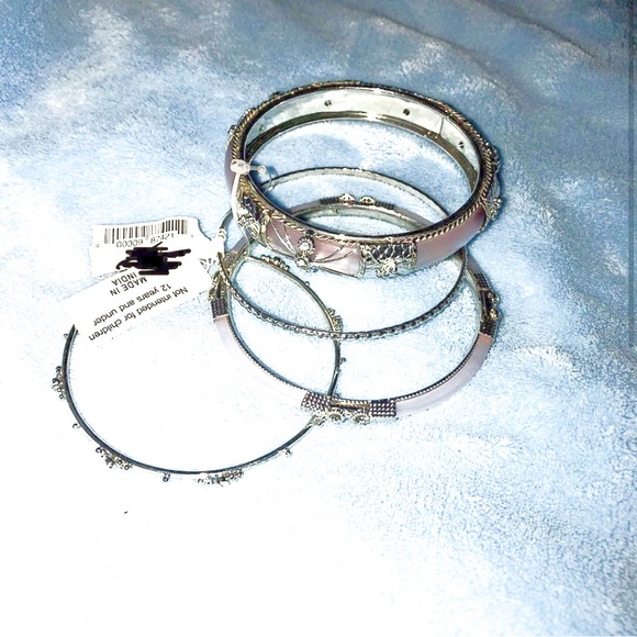 Disney Resort Set Of 4 Stone Rhinestone Pink Mother of Pearl Stack Bracelets NWT - Picture 2 of 4
